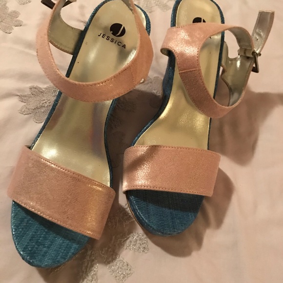 Wedge sandals size 9 - Picture 2 of 2
